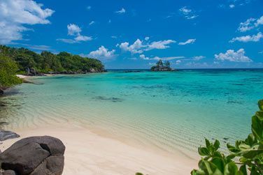 La magnifique Anse Royale et ses eaux turquoise