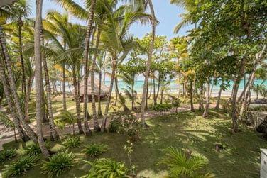 Au coeur d'une jardin verdoyant, l'htel de charme Atlantis se dresse sur la plage Bonita