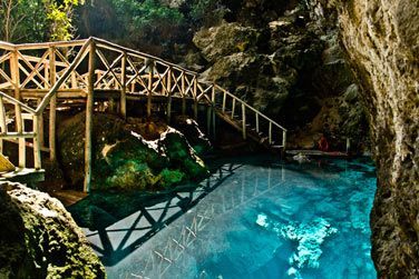 Amoureux du beau et du sensationnel, Los Tres Ojos vous ouvre grandement ses bras