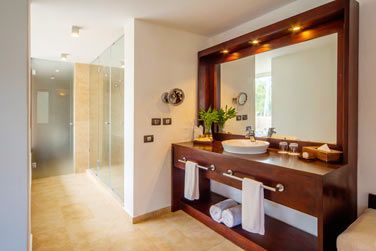 La salle de bain de la chambre Deluxe