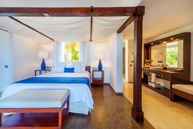 La chambre de la Suite Deluxe Terrasse avec bain  remous