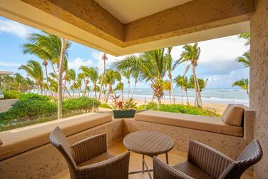 La terrasse de la suite Junior Premium front de mer