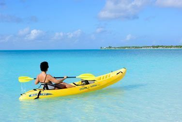 Vous pourrez parcourir les eaux cristallines  bord des kayaks