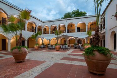 Cet htel allie charme ancien et lgance contemporaine