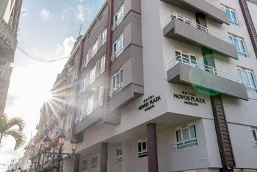 Sjournez  l'htel Hodelpa Novus Plaza, situ en plein coeur du quartier colonial