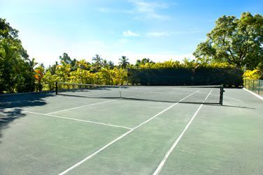 Et pourquoi pas tester le court de tennis !