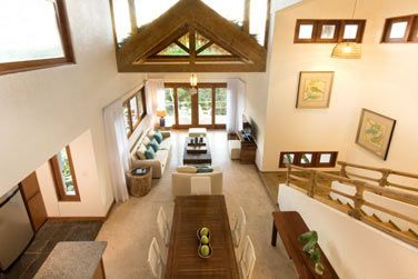 Un salon et une salle  manger dans la Villa Bonita