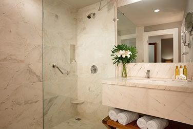 La salle de bain de la chambre Deluxe Preferred Club