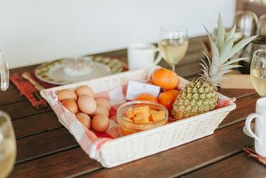 N'hsitez pas  acheter des produits de saison en vente  la ferme (fruits, herbes fines...)