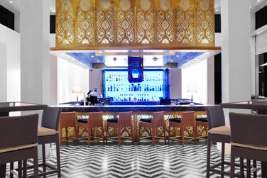 Dans une ambiance dtendue, vous pourrez djeuner sur la plage ou au bord de la piscine