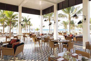 Dgustez des plats aux saveurs mditerranennes au restaurant Al Mina