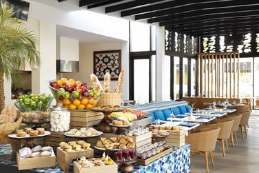 Petit djeuner sous forme de buffet au restaurant Sakalan