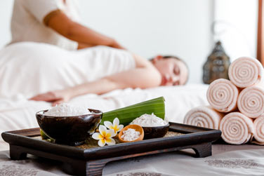 L'encens gurit, les plantations locales revitalisent la peau, la grenade possde des proprit anti-ge...