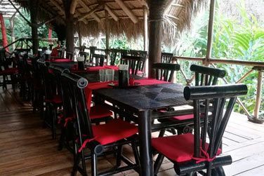 Le petit djeuner et le dner sont prsents sous forme de buffet.