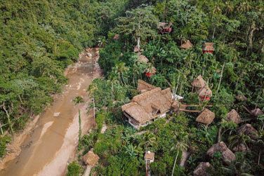 Suivez-nous dans les terres...