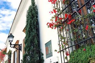 L'htel est idalement situ pour visiter le quartier colonial