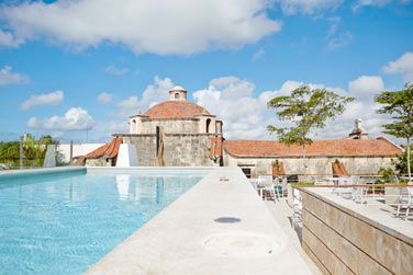 Vous pourrez vous dtendre dans la piscine situe en rooftop