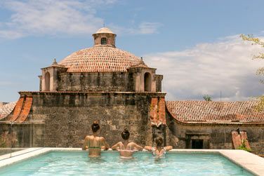 Rien de tel qu'un moment de dtente dans la piscine en dominant la ville