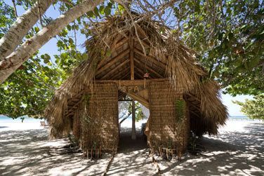 Des massages sont proposs sur la plage