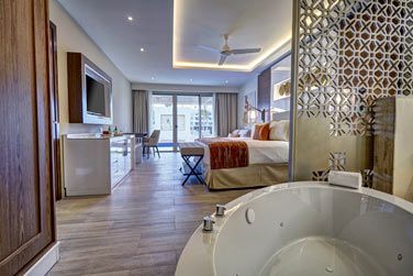 La Junior Suite Luxury Swim-Out