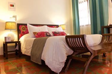 Dans toutes les chambres, vous trouverez des oeuvres tonnantes du quartier colonial