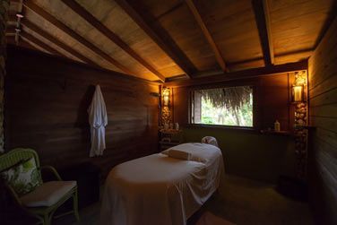 Laissez les mains expertes des masseurs certifis s'occuper de vous grce  une gamme de traitements adapts pour dtendre et relaxer votre corps et votre esprit