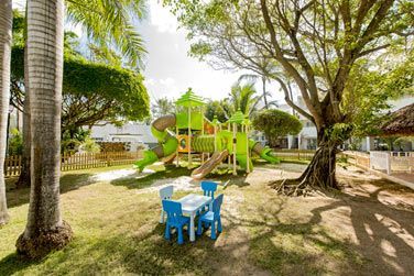 Ouvert de 9h  23h pour les enfants de 4  12 ans.