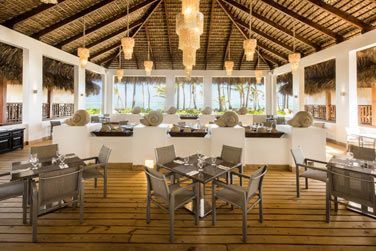 Le Beach Club et son petit djeuner buffet face  la mer des Carabes.