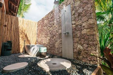 La douche extrieure de la Villa Front de mer 2 chambres