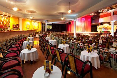 Des spectacles nocturnes sont proposs dans ce thtre