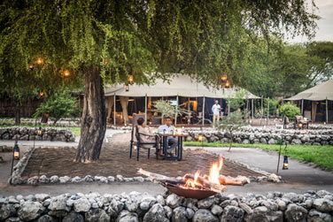 Sur la rive est du lac Manyara, se tient un lieu d'une grce infinie...
