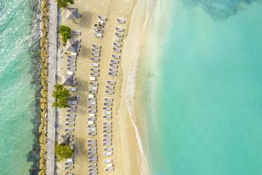 La plage s'tend sur plusieurs mtres de quoi profiter du beau temps