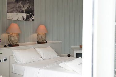 Chambre sobre et pure de la Water Villa