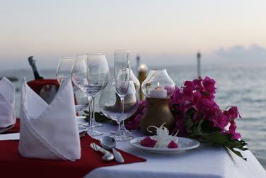 Dner romantique au Nika Island avec dcoration romantique