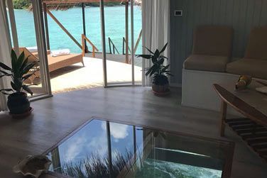 La water villa vous offre une vue paradisiaque et un accs direct  la mer