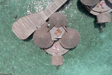 Magnifique vue arienne de la Water Family immerge en pleine mer