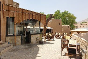 La guesthouse Antique Inn est situe au coeur de la vieille ville de Nizwa,  proximit immdiate des restaurants
