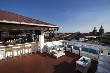 Aprs une journe  arpenter Stone Town, dtendez-vous au bar et profitez de la vue !