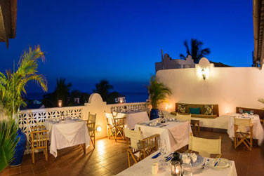 Le restaurant du Kisiwa House 4* propose une cuisine locale et internationale