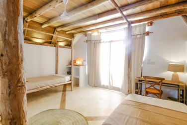 Des objets artisanaux et des matriaux naturels d'inspiration locale sont exposes dans toutes les Suites