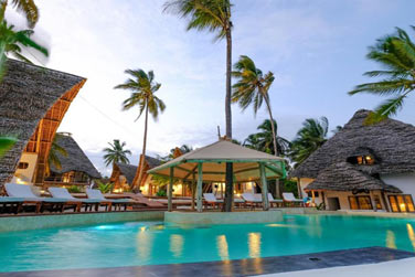 La belle piscine extrieure