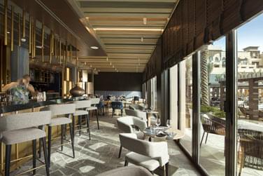 Vue intrieure du Turtle Bay Bar Grill du Rotana Resort