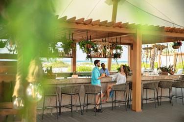 Le Nasma Beachfront Bar face  la mer