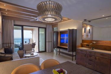 possdant un immense salon et une salle  manger dans un cadre agrable