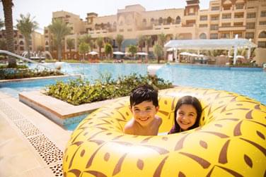 Choisissez le Rotana Resort et repartez avec sourire garanti