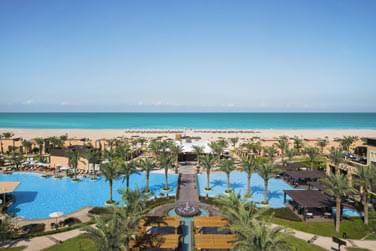 Vue extrieure de la plage de Saadiyat prise du Rotana Resort pour vous offrir une vue panoramique