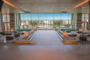 Vue d'ensemble de la rception du magnifique Rotana Resort