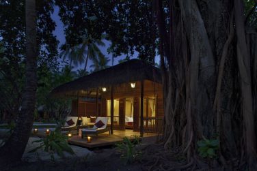 Magnifique vue extrieure de l'immense Kuramathi Villa