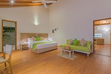 Chambre communicante face  la mer spacieuse et aux tons verts et boiss