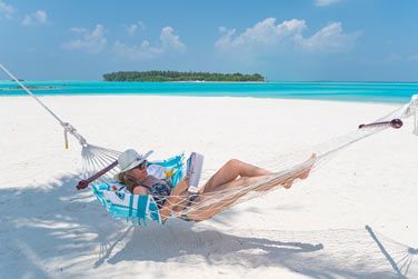 Au doux son de l'eau prlassez vous dans un hammac face  la plage